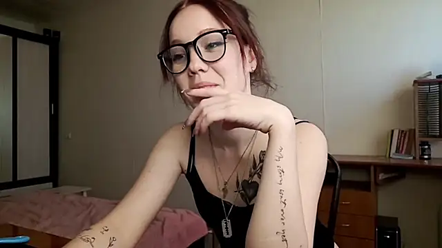 Snapshot of KittyJenny chatting on 1, 10, 2025 KittyJenny online show from 1, 10, 2025