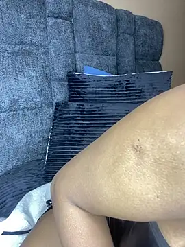 Snapshot of MilfBoobsxx chatting on 9, 6, 2026 MilfBoobsxx online show from 9, 6, 2026