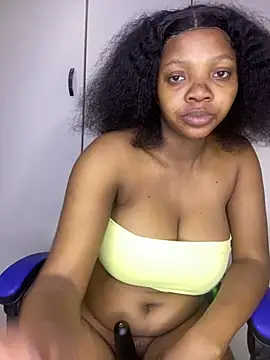 Snapshot of MilfBoobsxx chatting on 10, 7, 2026 MilfBoobsxx online show from 10, 7, 2026