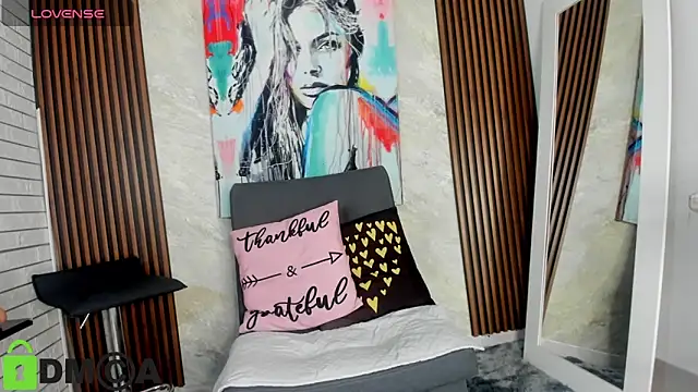 Caroline daring online show from 12, 11, 2025