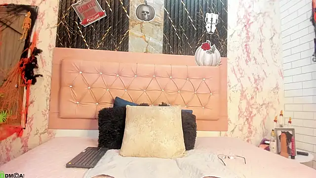 Caroline daring online show from 21, 10, 2025