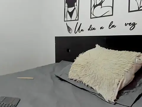 Snapshot of Allison_21_ chatting on 8, 11, 2025 Allison 21 online show from 8, 11, 2025