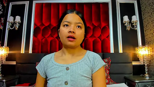 Snapshot of SharonBonet chatting on 12, 11, 2025 SharonBonet online show from 12, 11, 2025