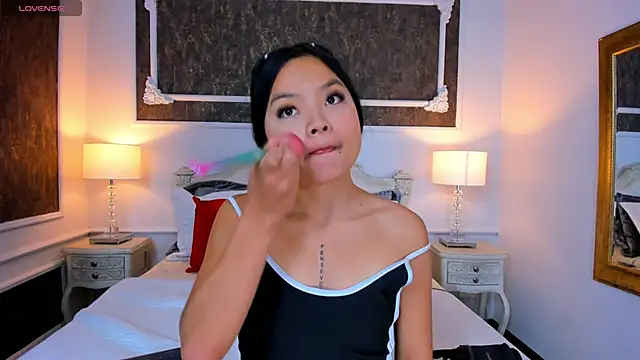 Snapshot of SharonBonet chatting on 8, 10, 2025 SharonBonet online show from 8, 10, 2025