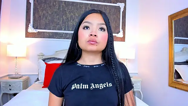 Snapshot of SharonBonet chatting on 9, 10, 2025 SharonBonet online show from 9, 10, 2025