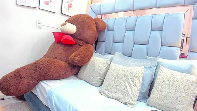 bianca naviss online show from 11, 11, 2025