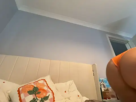 petitelucyXoxx online show from 18, 5, 2026