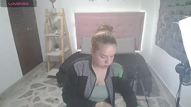 Dulce  Lovee online show from 2, 12, 2025