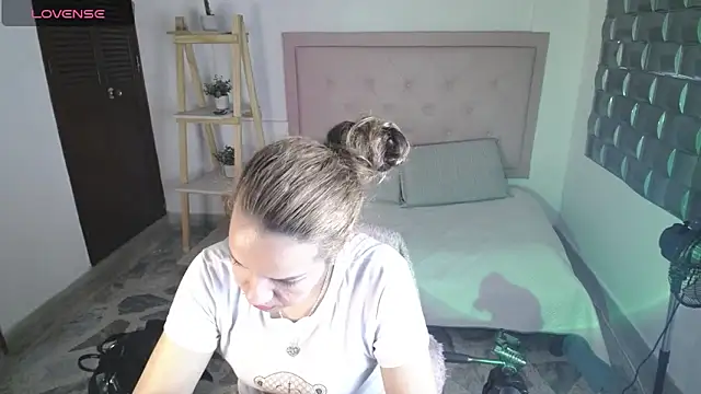 Dulce  Lovee online show from 22, 11, 2025