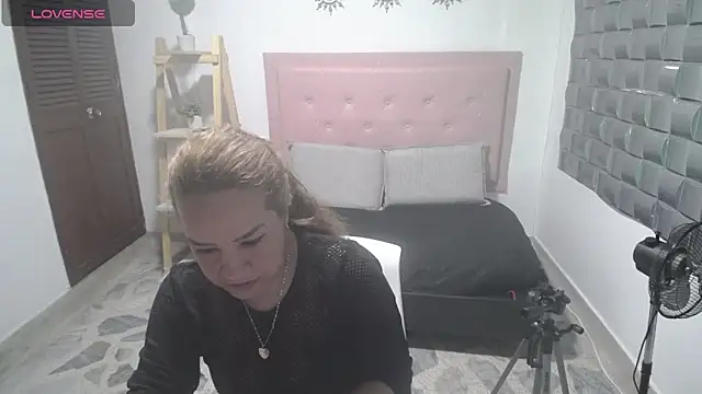 Dulce  Lovee online show from 3, 12, 2025