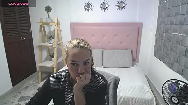 Dulce  Lovee online show from 13, 11, 2025