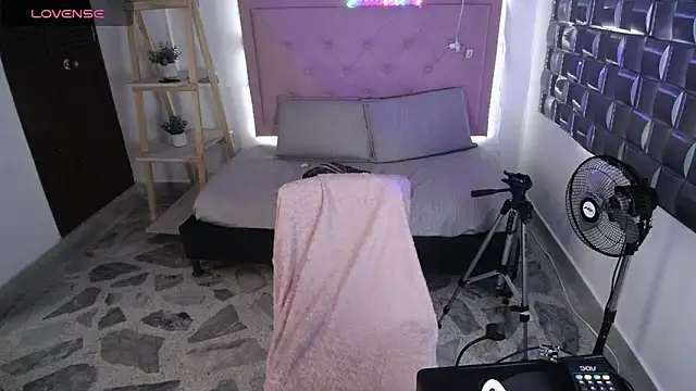 Dulce  Lovee online show from 22, 12, 2025