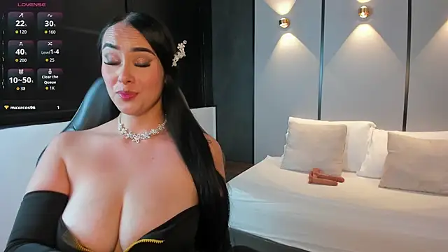 ashly moonn online show from 5, 12, 2025