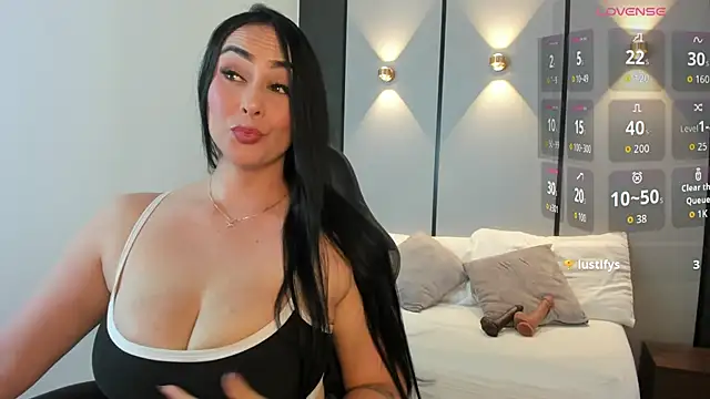 Snapshot of ashly_moonn chatting on 6, 5, 2026 ashly moonn online show from 6, 5, 2026