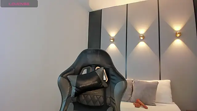 Snapshot of ashly_moonn chatting on 9, 2, 2026 ashly moonn online show from 9, 2, 2026