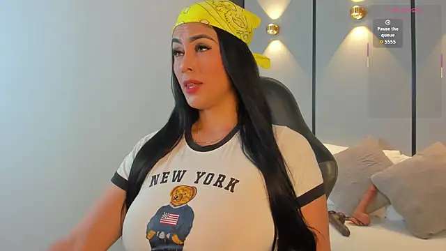 Snapshot of ashly_moonn chatting on 12, 6, 2026 ashly moonn online show from 12, 6, 2026