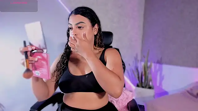 Salomeferreira  online show from 15, 11, 2025