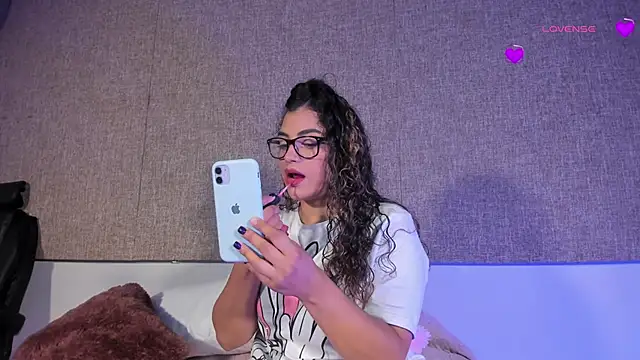 Salomeferreira  online show from 20, 10, 2025