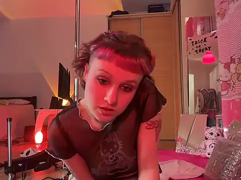 MystiqueRoxy online show from 2, 11, 2025