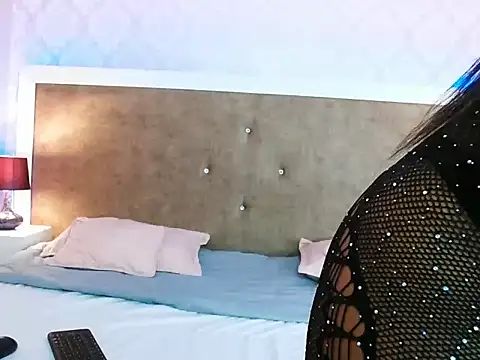 TINNATAYLOR online show from 4, 10, 2025