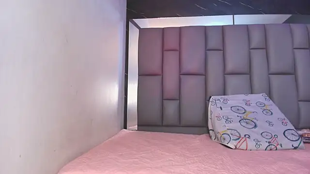 Snapshot of kissme_luna chatting on 18, 11, 2025 kissme luna online show from 18, 11, 2025