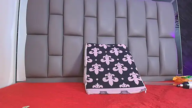 Snapshot of kissme_luna chatting on 12, 11, 2025 kissme luna online show from 12, 11, 2025