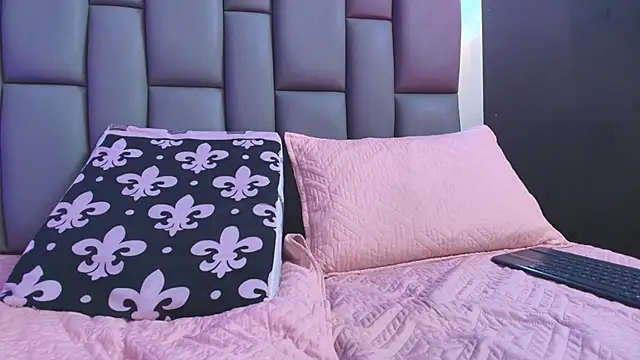 Snapshot of kissme_luna chatting on 16, 9, 2025 kissme luna online show from 16, 9, 2025