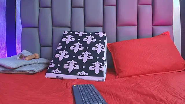 Snapshot of kissme_luna chatting on 12, 9, 2025 kissme luna online show from 12, 9, 2025