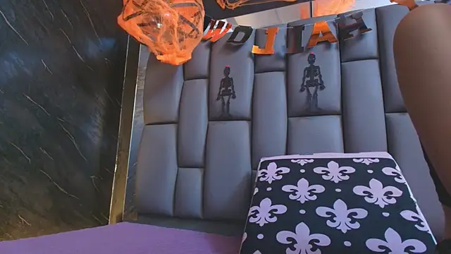 Snapshot of kissme_luna chatting on 21, 10, 2025 kissme luna online show from 21, 10, 2025