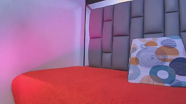 Snapshot of kissme_luna chatting on 14, 10, 2025 kissme luna online show from 14, 10, 2025