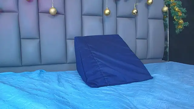 kissme luna online show from 19, 12, 2025