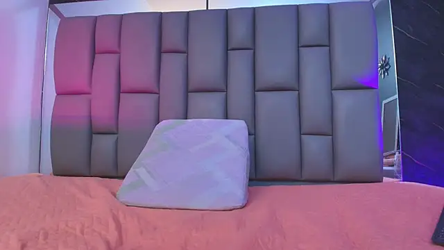 Snapshot of kissme_luna chatting on 18, 10, 2025 kissme luna online show from 18, 10, 2025