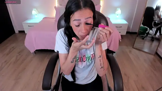 Mariam Lopez   online show from 24, 4, 2026