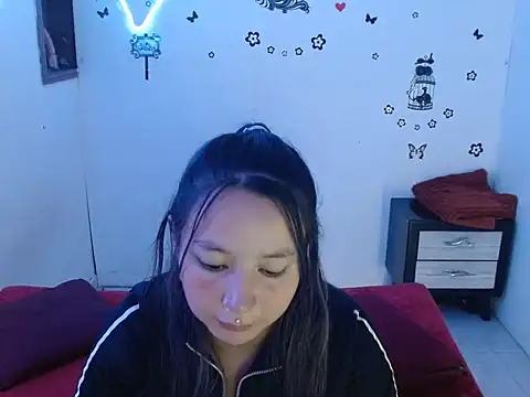 Mia2xsmith online show from 8, 11, 2025