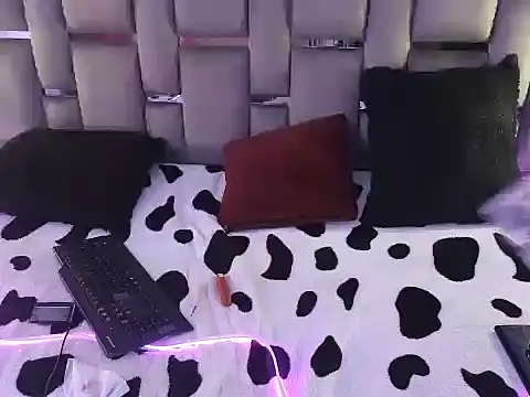 Mia2xsmith online show from 17, 12, 2025