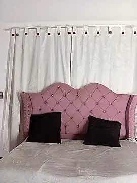 Mia2xsmith online show from 8, 1, 2026