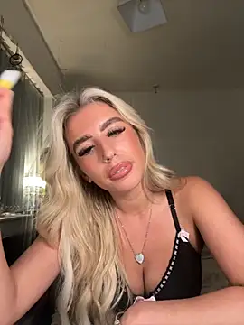 BlondeBetty online show from 15, 10, 2025