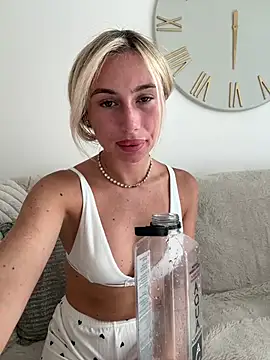 Snapshot of SexySaraxxoo chatting on 19, 6, 2026 SexySaraxxoo online show from 19, 6, 2026