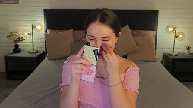 Snapshot of Sweet__Amily chatting on 27, 11, 2025 Sweet Amily online show from 27, 11, 2025