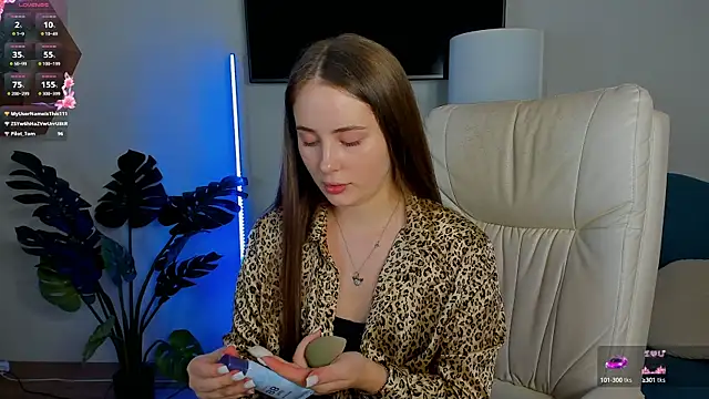 Snapshot of Sweet__Amily chatting on 6, 10, 2025 Sweet Amily online show from 6, 10, 2025