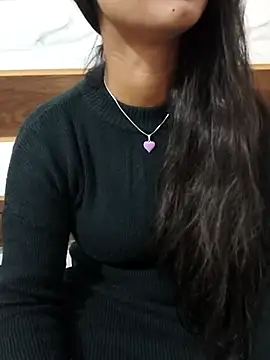 Itz Mayra  online show from 11, 11, 2025