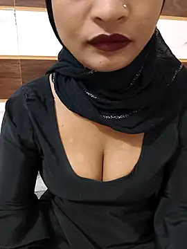 Itz Mayra  online show from 2, 11, 2025