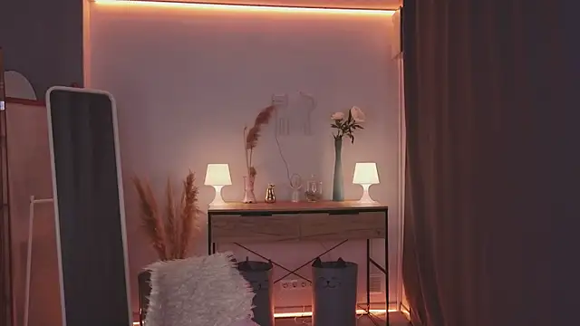 glowwww  online show from 3, 10, 2025