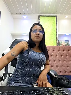 susan mooree online show from 25, 11, 2025