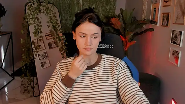 MonicaFarmer online show from 15, 4, 2026