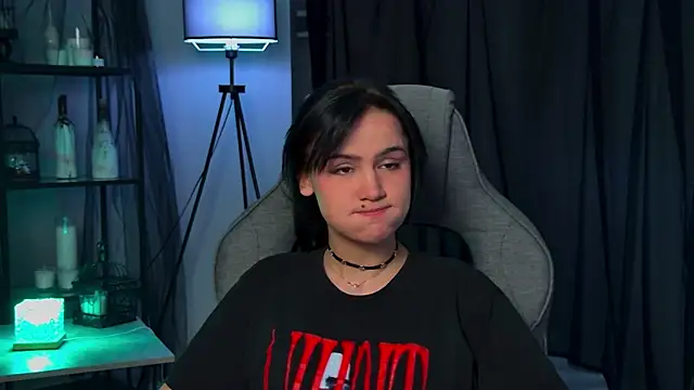 MonicaFarmer online show from 10, 4, 2026