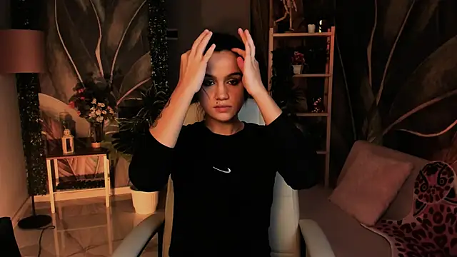 MonicaFarmer online show from 6, 10, 2025