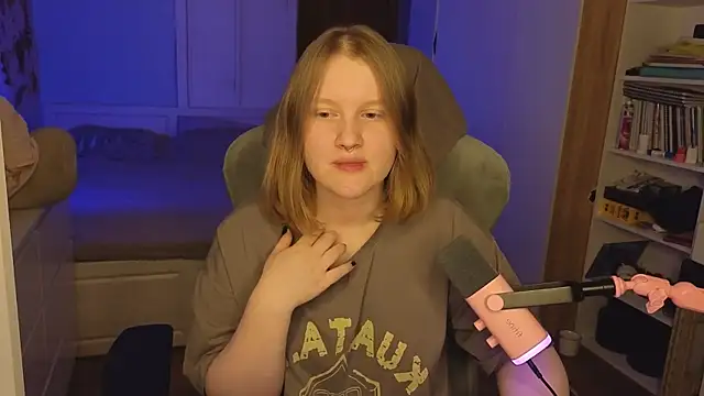 Snapshot of OliviaBlade chatting on 11, 11, 2025 OliviaBlade online show from 11, 11, 2025