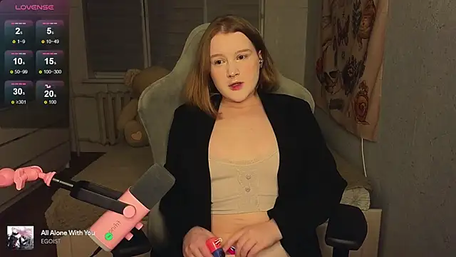 Snapshot of OliviaBlade chatting on 4, 10, 2025 OliviaBlade online show from 4, 10, 2025