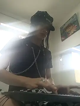 Charlotte Landry   online show from 23, 11, 2025